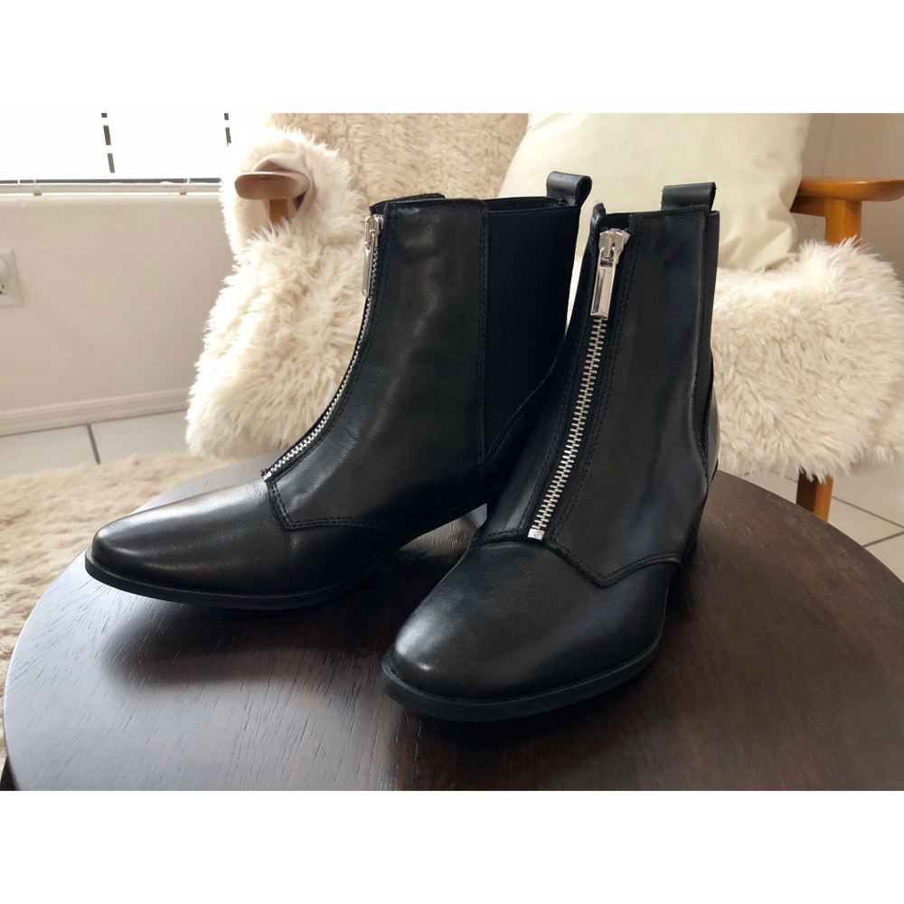 Charles David Horace Ankle Boot NWOT